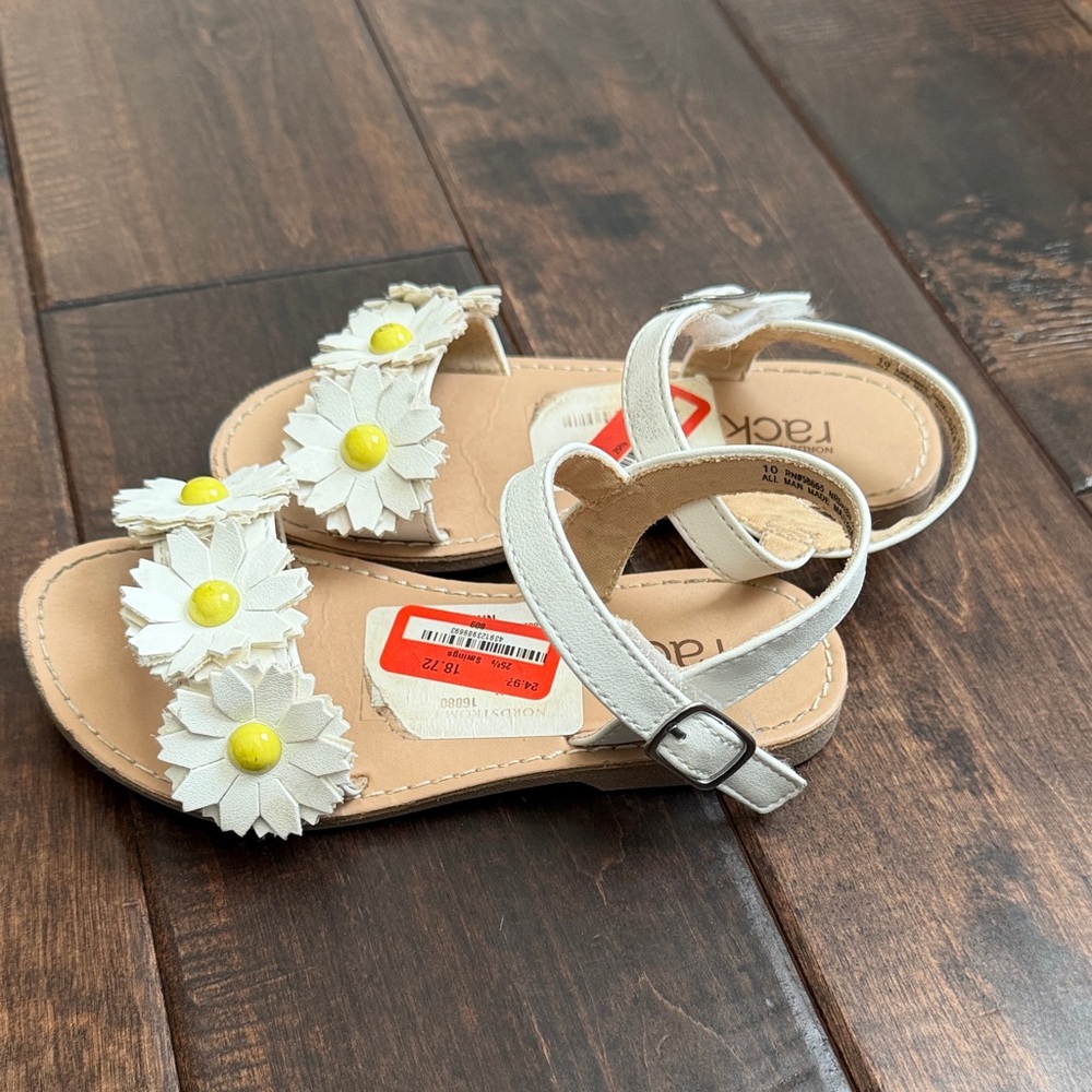 Girls White Daisy Strap Sandals with Yellow Centers
